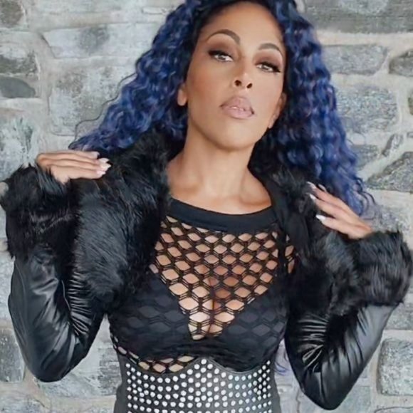 Xena Vegan: Faux Leather & Fur Collar Cropped Bolero - Picture 17 of 17